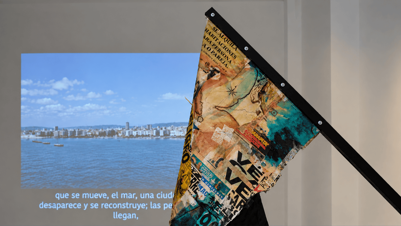 Collage triangolare sul mare proiettato
