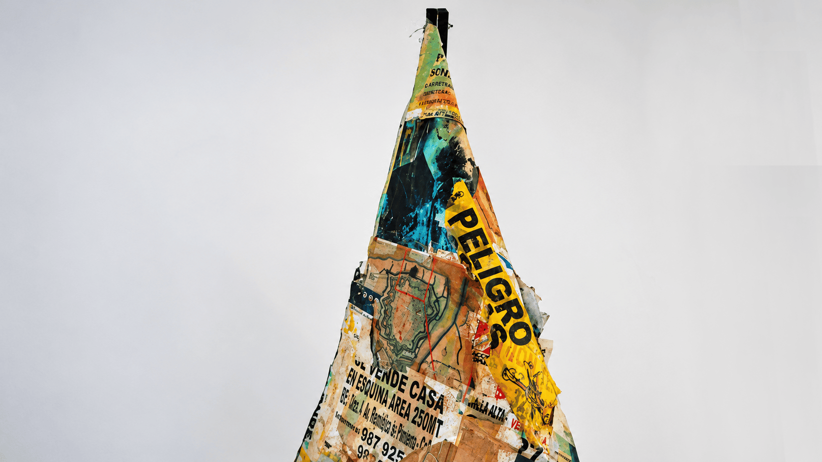 Installazione Collage “Pericolo”
