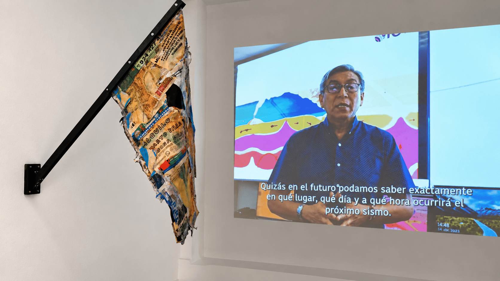Installazione tra collage e video d’arte